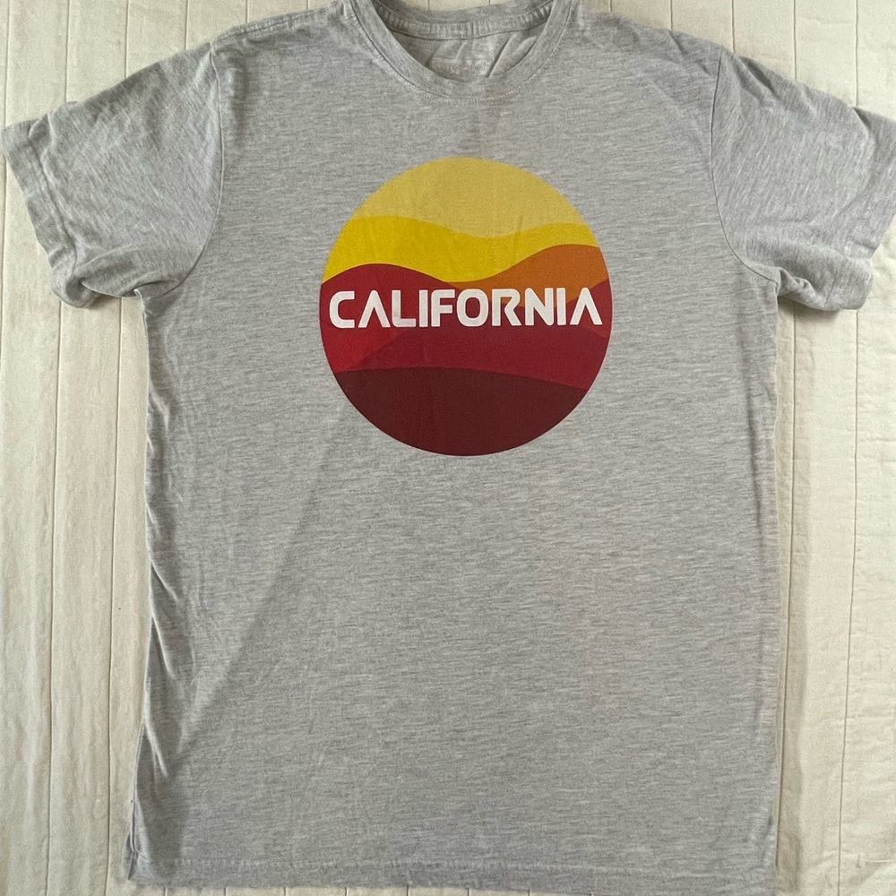 Gray California Graphic T-Shirt Medium